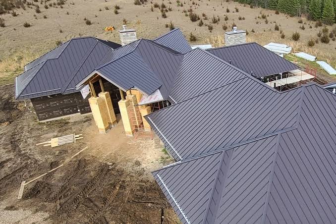Metal Roofing vs Asphalt Shingles: Pros, Cons, and Costs